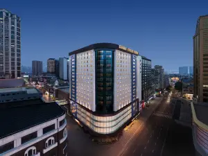 Dalian Zhongshan Public Square Russian Style Street Atour Hotel