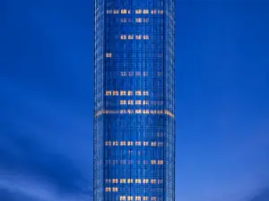 NATO.Walking in the Clouds    Hotel
