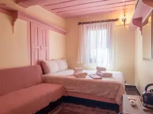 Historical Greek Mansion Antikhan