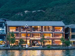 Borei Yunlan Resort Hotel (Lugu Lake Daluoshui Store)