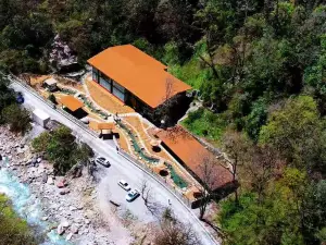 Baoxing County Zuiyunjian Homestay
