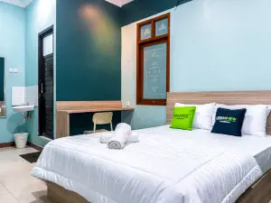 Urbanview Hotel Ultima Logam Bandung
