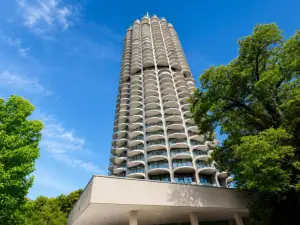 ซันเดย์ โรงแรม ออกซ์บวร์ก คองเกรสฮัลเลอ