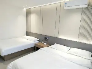 Jiayin Along the Way Holiday Hotel