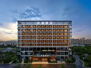 Jian'an People's Square Crystal Hotel