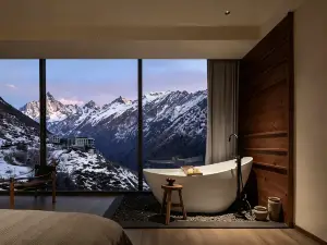 Yanlan Xue Xiu · Snow - domain Secret - land Homestay (Siguniang Mountain Scenic Area Store)
