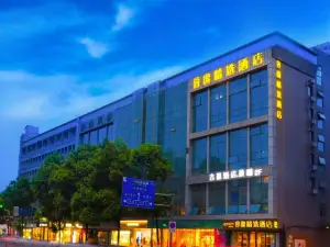 RongYi Hotel (Chengdu Kuanzhai Alley Xiyuhan Road East Subway Station)