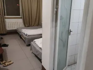 Baozhong Guesthouse (Baoshan Avenue Xinxiang North Station)