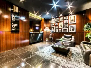 โรงแรมเจบิส