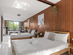 Private & Comfortable Rooms – Steps from Bus Stop