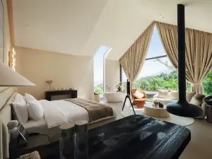Overlooking Stream · Mountain Secret Retreat | Luxury Private Hot Spring Quiet Courtyard Resort