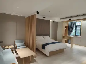 Lushi Jinqiao Shanshui Hotel