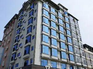 Longan Weiman Hotel