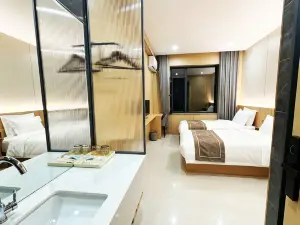 Yifeng Hotel (Jianping Central Street Branch)
