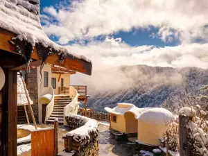 Four Girls Mountain Lanxi Wild Luxury Hotel (Changpinggou Scenic Area Branch)