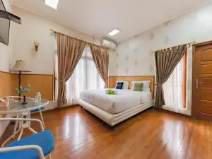 Urbanview Hotel Villa Surya Bandung