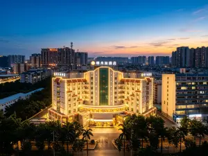 Mingyue Lake Hotel (Guangxi University Zoo Subway Station)