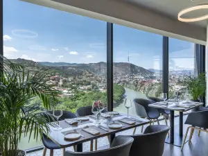 Golden Tulip Design Tbilisi