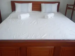 SR HOME STAY & ENTIRE PLACE GAMPOLA