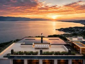 Elephant Study • Cliff Sea View Truffle Hot Spring Boutique Hotel (Fuxian Lake Scenic Area)