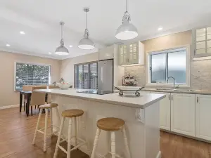MetaWiseBnB Waterfront 3BR Coastal Escape