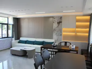 江畔船歌民宿