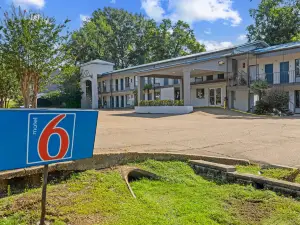 Motel 6 - McComb, MS