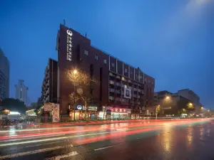 Grand Yixian Mansion (Nanjing Xuanwu Lake Yunnan Road Subway Station)