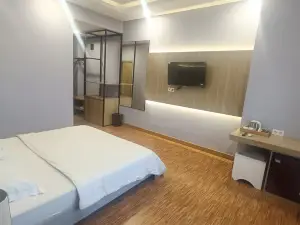 Adia Convention Center Hotel