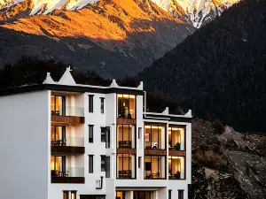Qingya Yuanshan Homestay,Mount Siguniang