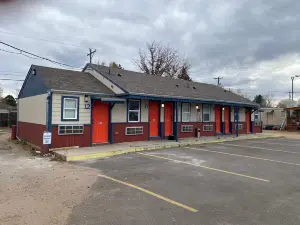 Cabins on Main Longmont