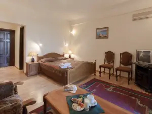 Olympia Garden Hotel