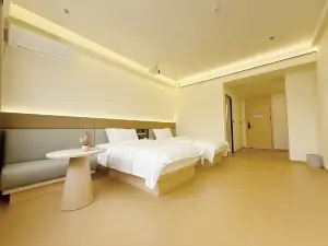 โรงแรมนานาชาติเซิงเทียนลีฟริเวอร์ เฟิงเซียน