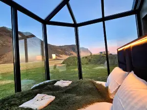 Aurora Glass Cabin II (private: sauna & jacuzzi)