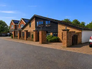 Medway View Luxe House in Maidstone City Centre with Parking