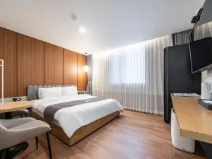 SEVEN BRICKS HOTEL