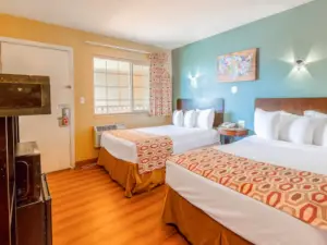 Hotel Avenida - Oceanside Camp Pendleton