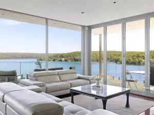 Waterfront Luxury Rooms with Stunning Views