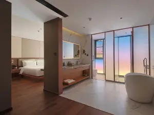 CLOUDS HOTEL