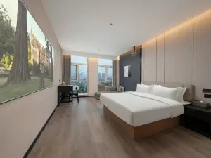 LAVISH HOTEL