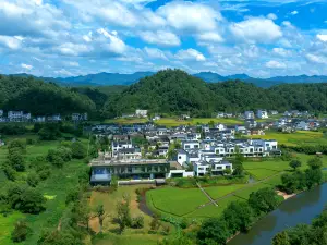 QiYunShan Tianjuli Art Resort Villa Hotel