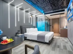 Yingge Movie Hotel (Weining Caohai Convention and Exhibition Center)