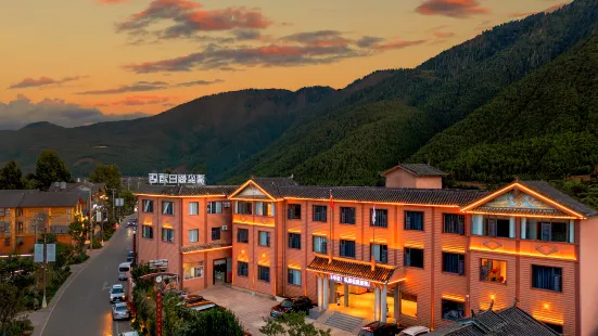 Lugu Lake Qingchen Holiday Hotel