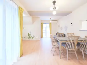 Sunny Court by Tranova