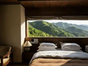 A cost-effective homestay where you can lie in bed and gaze at the Siguniang Mountain