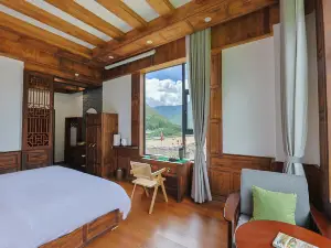 Sanhu Homestay (Shangri-La Town Daocheng Yading Scenic Area)
