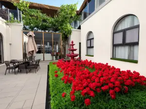 18HOW Grape Yard Qianmen, Beijing (Tiananmen Square • Dashilan • Zhushikou Metro Station)