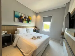 Front One Hotel Gresik