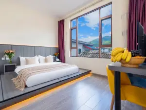 Lijiang Yunbowan Hotel (Sanyi International Airport)