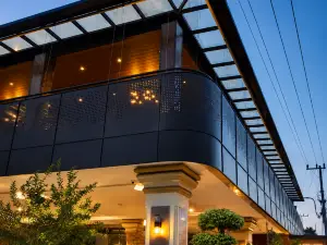 GOLDEN SEASON HOTEL